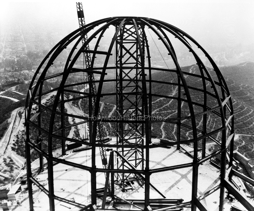1933 Dome under construction wm.jpg